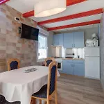2 Bedroom Cozy In Hébergement de vacances *