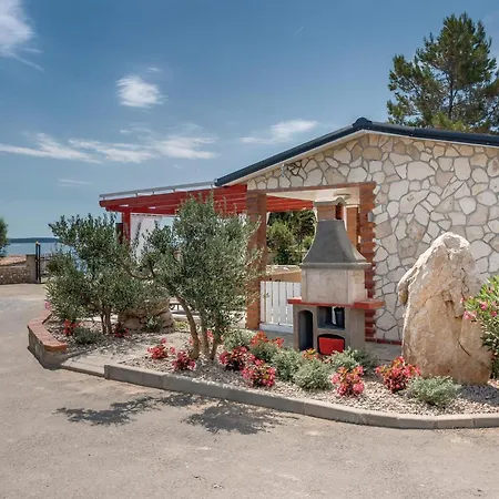 2 Bedroom Cozy In Nerezine
