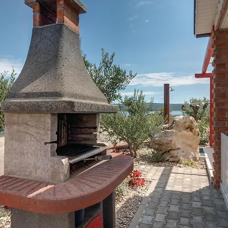 Casa vacanze Front In With Jacuzzi *
