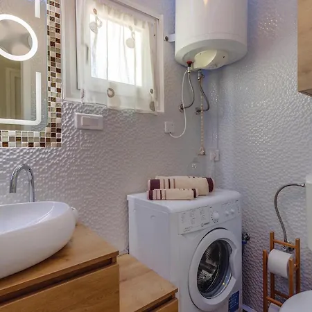 بيت للعطل 2 Bedroom Cozy In *